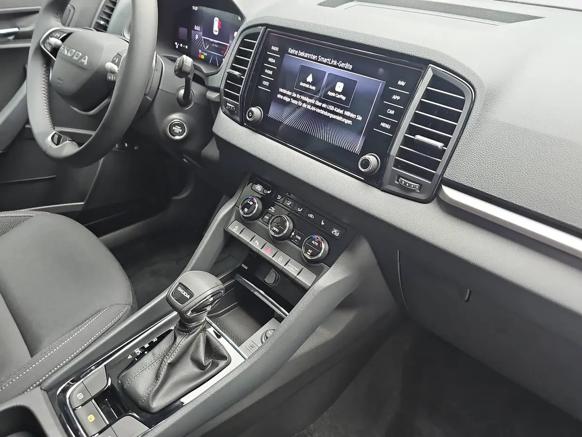 SKODA KAROQ 1.5 TSI DSG 130 JAHRE LED KLIMAAUTO EL.HECKKL. WIN