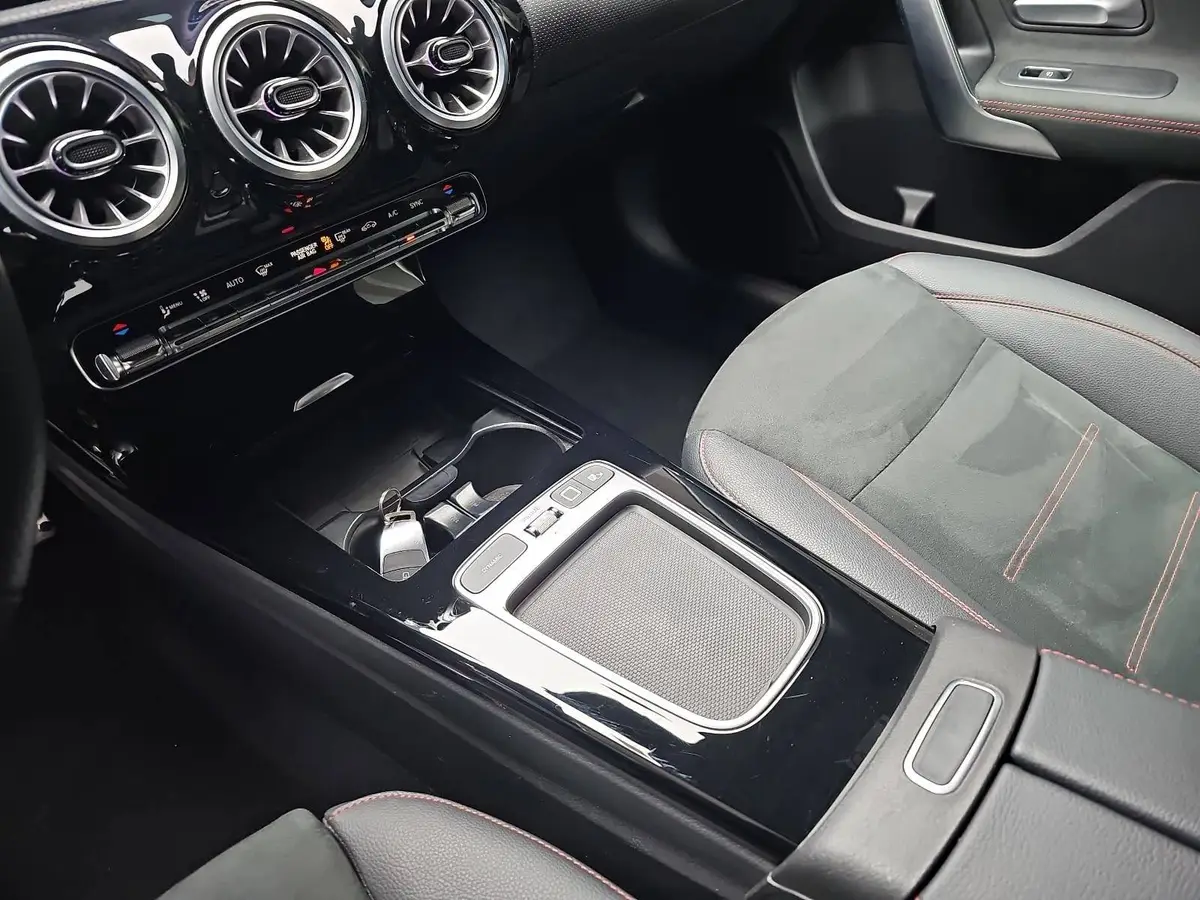 MERCEDES-BENZ A 180 DCT AMG LINE NAVI LED MBUX WINTER KAMERA LM18