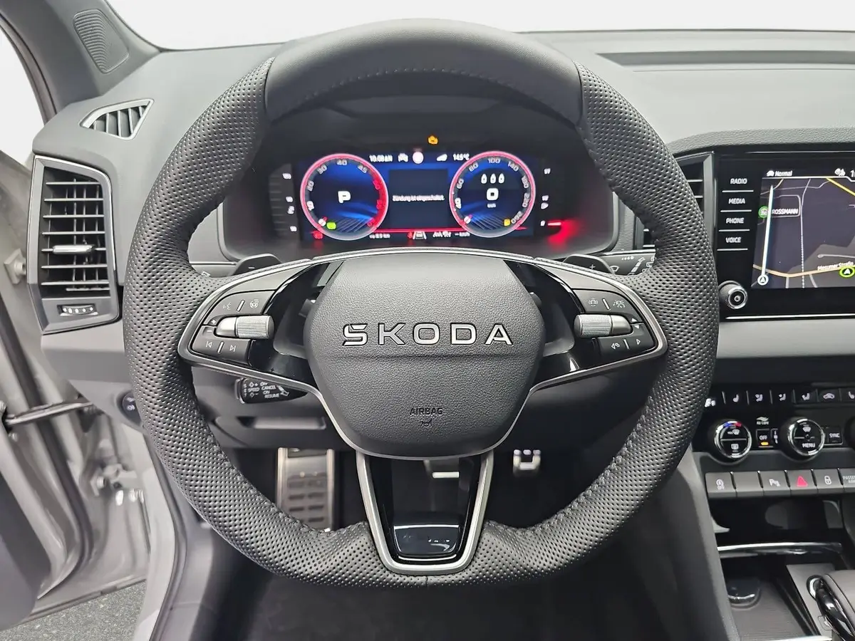 SKODA KAROQ 2.0 TDI DSG SPORTLINE AHK ACC PANO