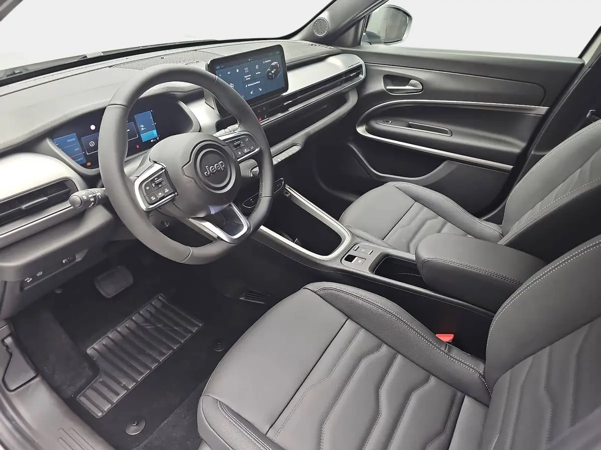 JEEP AVENGER FÖRDERFÄHIG ELEKTRO SUMMIT MJ26 LEDERSITZE INFOTAINMENT & KOMFORTPAKET