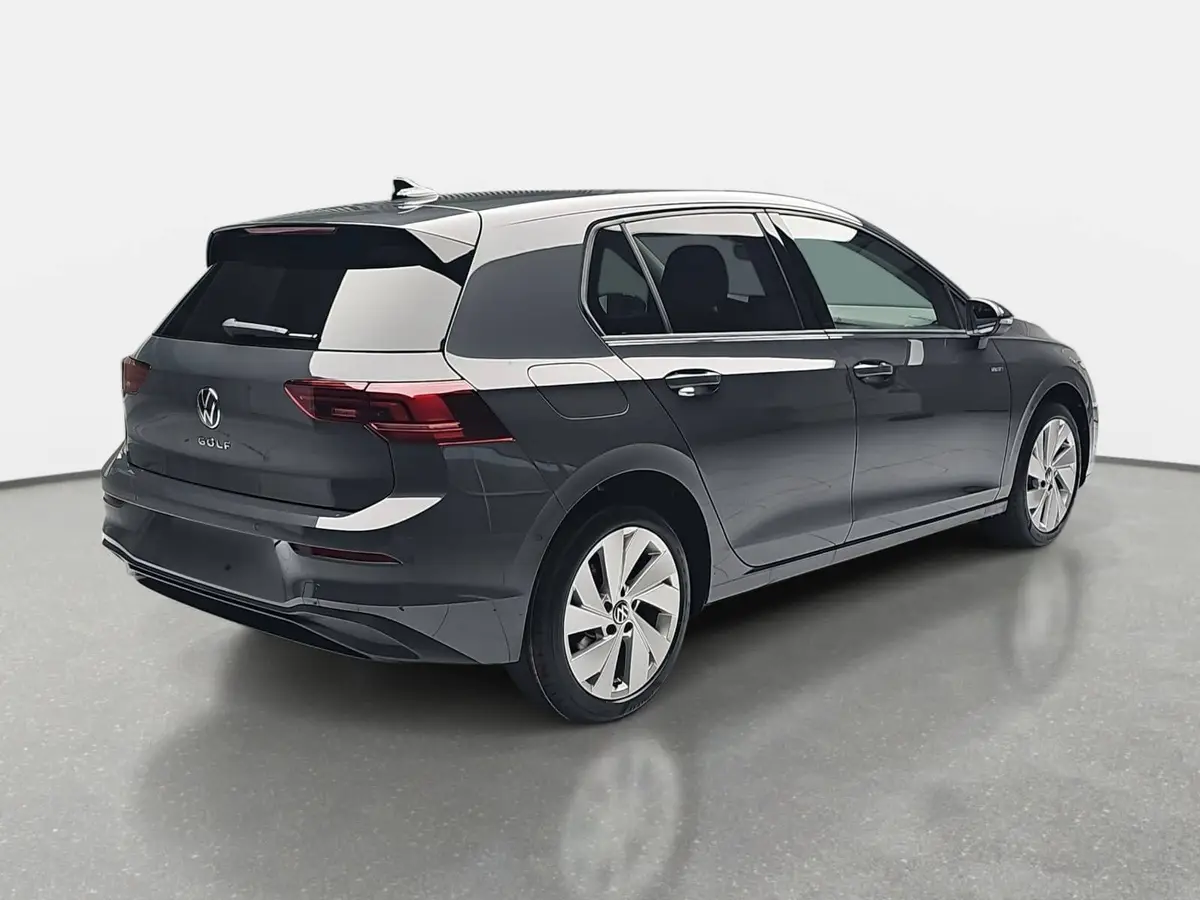 VW GOLF VIII 1.5 TSI LIFE LED ACC KAMERA AHK LM17