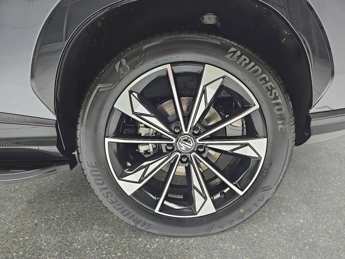 MG HS 1.5 PLUG-IN-HYBRID LUXURY LEDER 360-GRAD-KAMERA 19-ZOLL-LM