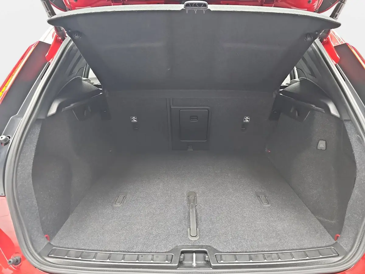 VOLVO XC40 T2 2WD AUTO. CORE NAVI LED EL.HECKKL. PDC KAMERA L