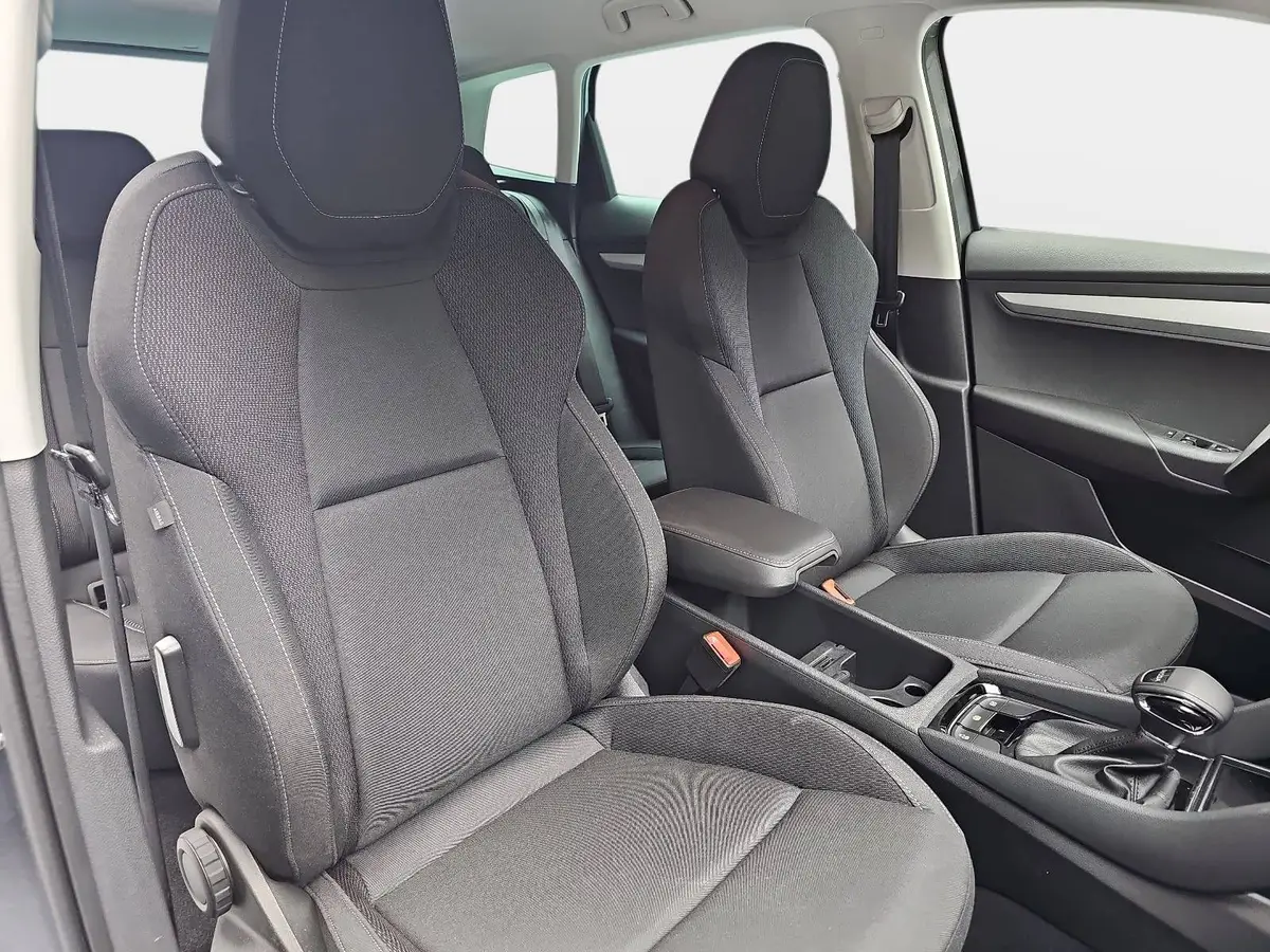 SKODA KAROQ 1.5 TSI DSG SELECTION LED ACC AHK