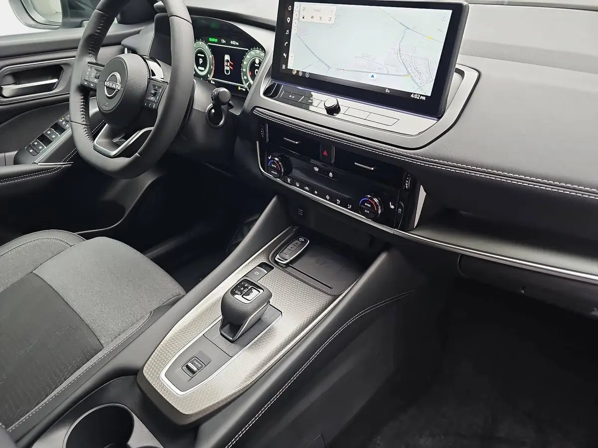 NISSAN QASHQAI 1.3 DIG-T XTRONIC N-CONNECTA PANO WINTER