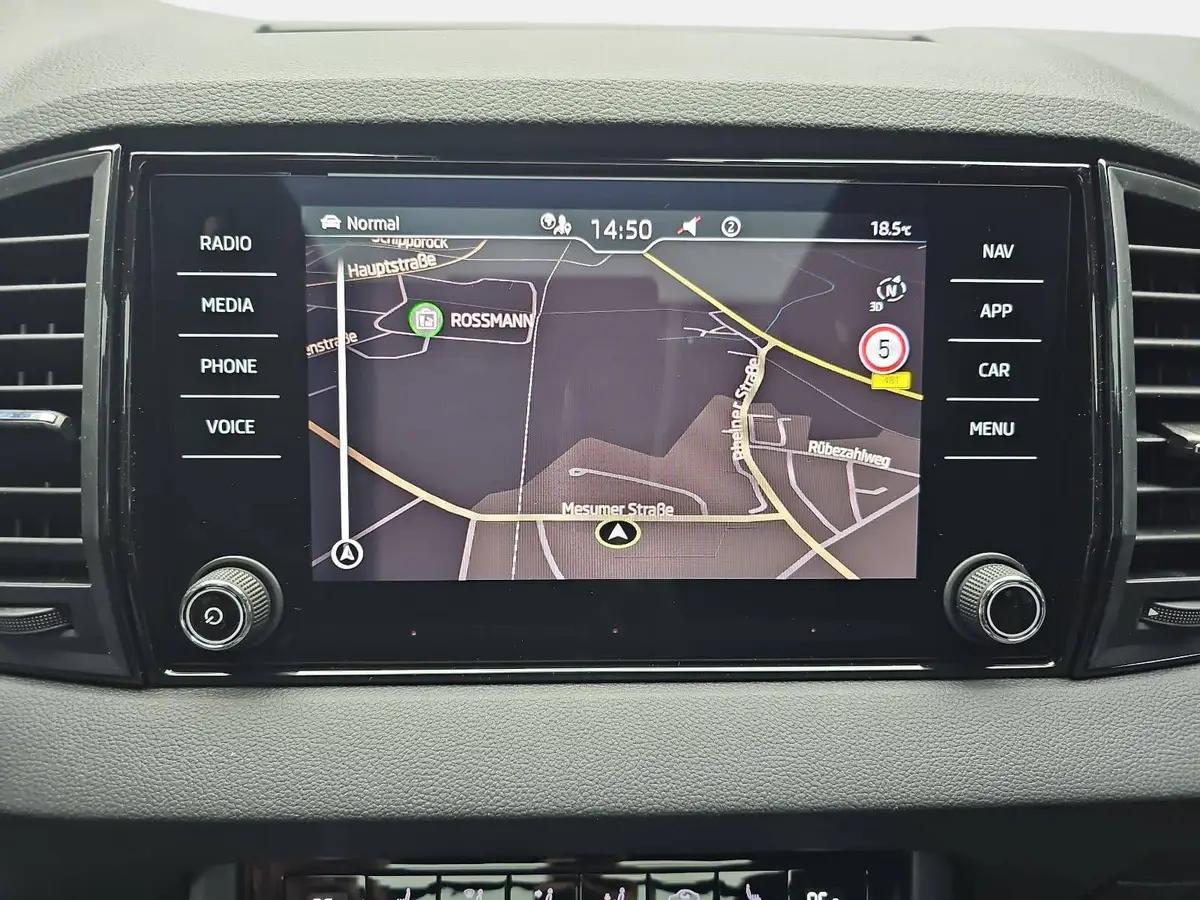 SKODA KAROQ 2.0 TDI DSG SPORTLINE 4X4 NAVI LED