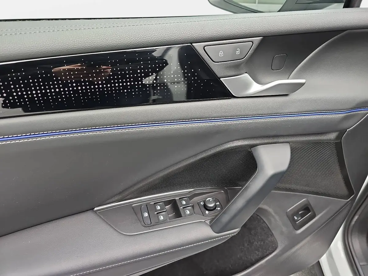 VW TIGUAN 2.0 TDI DSG 4M R-LINE NAVI MATRIX HUD DCC AHK LM20