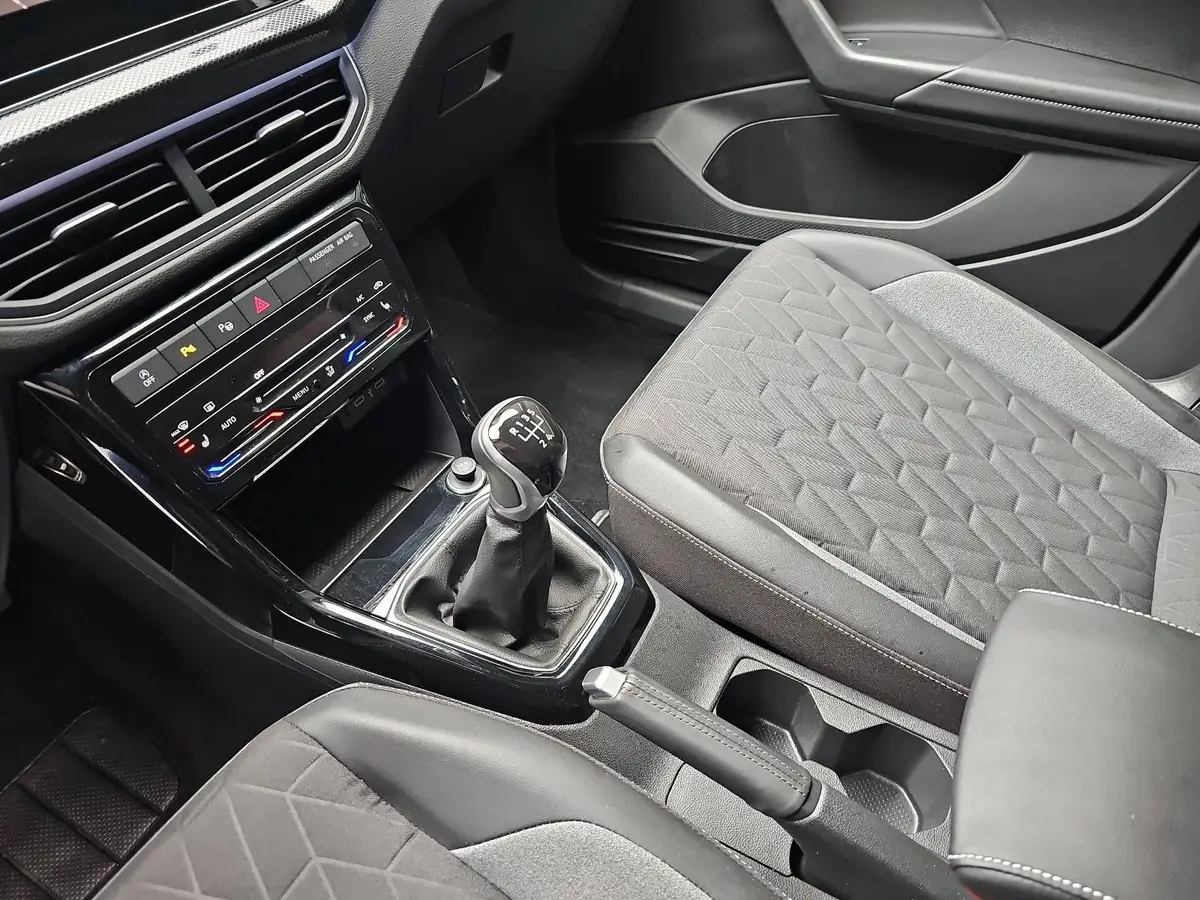 VW T-CROSS 1.0 TSI GOAL NAVI LED KLIMAAUTO ACC P-ASSIST WINTE