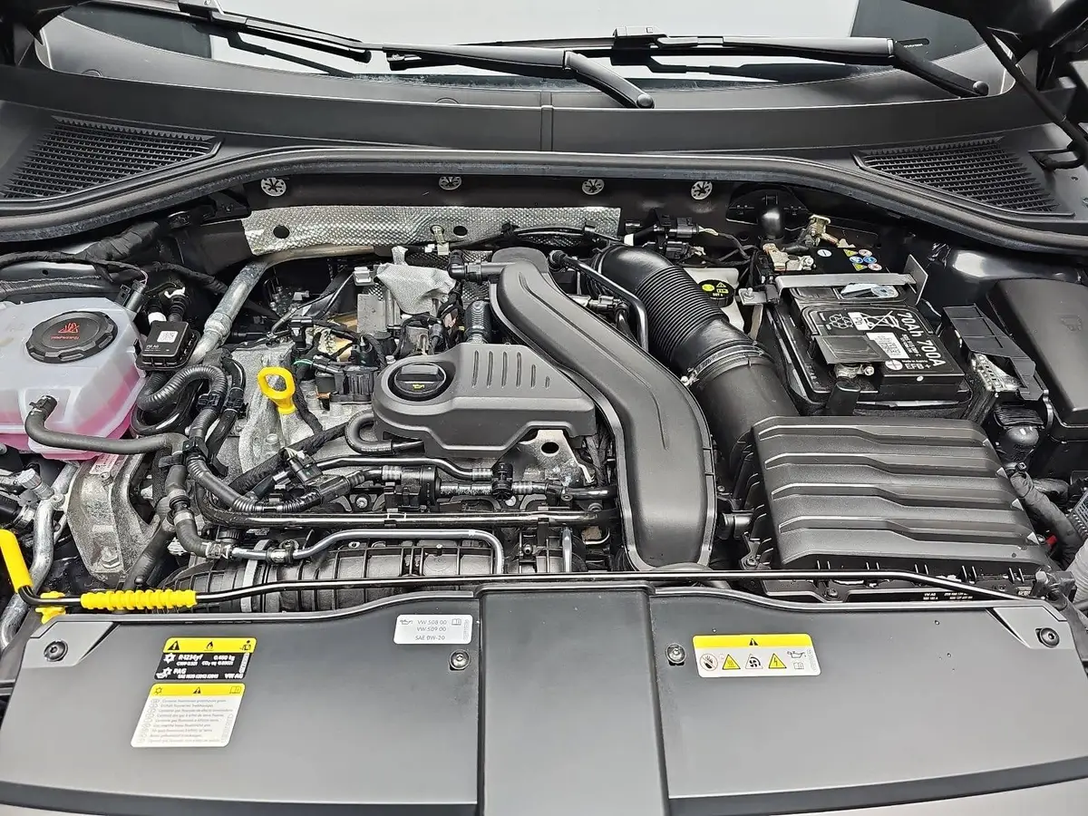 VW T-ROC 1.5 TSI DSG R-LINE NAVI KLIMA LED KAMERA WINTER AH