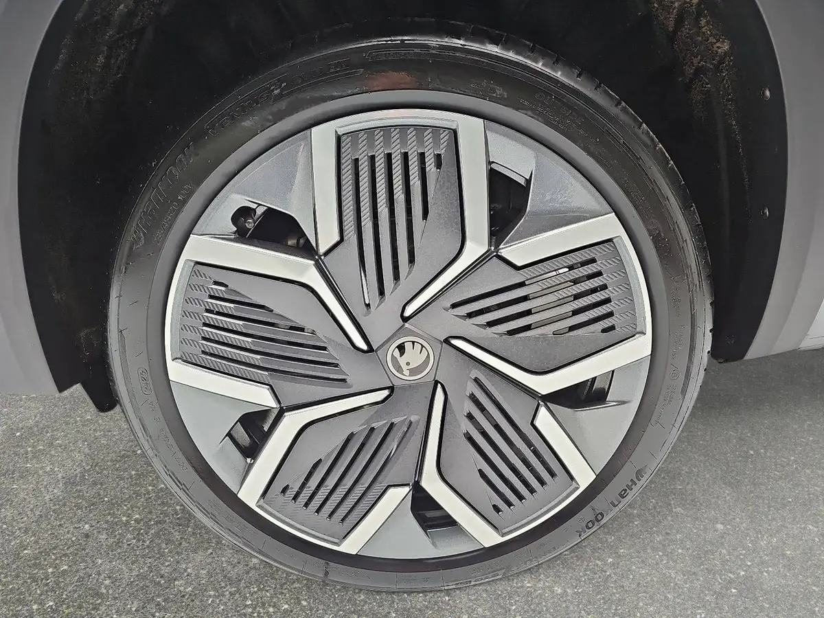 SKODA KODIAQ 2.0 TDI DSG SPORTLINE 4X4 NAVI LED ACC PANO 7S AHK