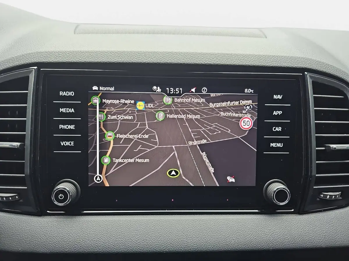 SKODA KAROQ 1.5 TSI DSG SPORTLINE NAVI LED-MATRIX PANO WINTER 