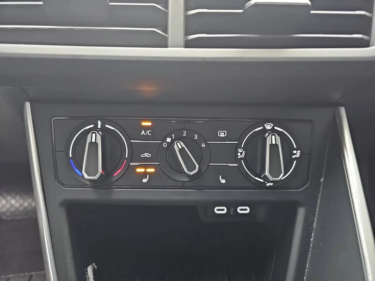 VW TAIGO 1.0 TSI DSG LIFE NAVI LED ACC SITZHEIZUNG PDC KAME