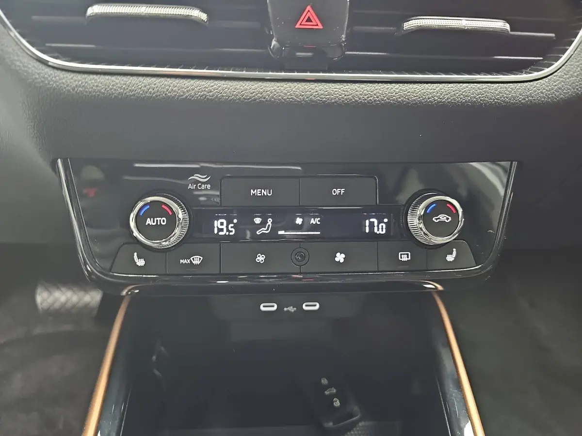 SKODA FABIA 1.0 TSI DSG 130 JAHRE PREMIUM LED KAMERA LM16