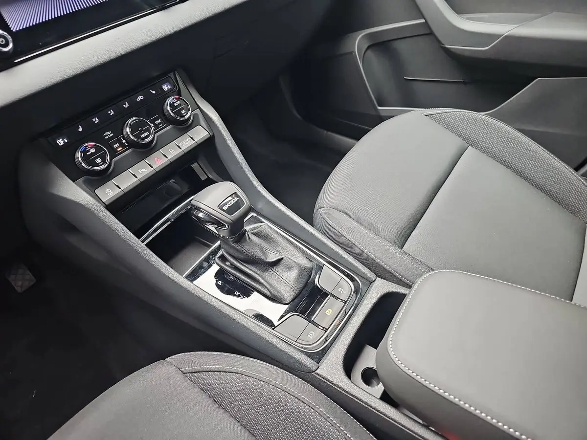 SKODA KAROQ 2.0 TDI DSG SELECTION LED AHK KAMERA