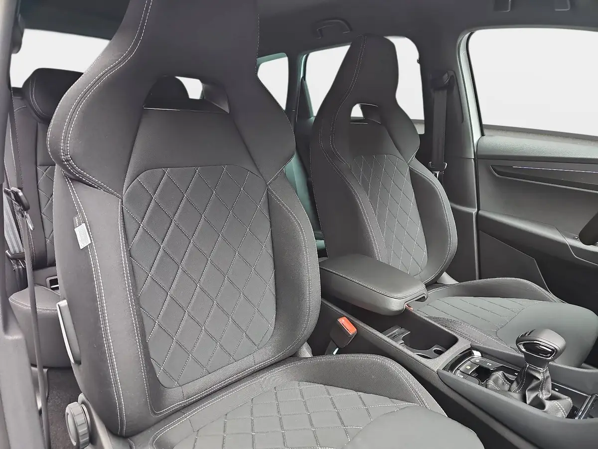 SKODA KAROQ 2.0 TSI DSG SPORTLINE 4X4 NAVI LED ACC KAMERA AHK 