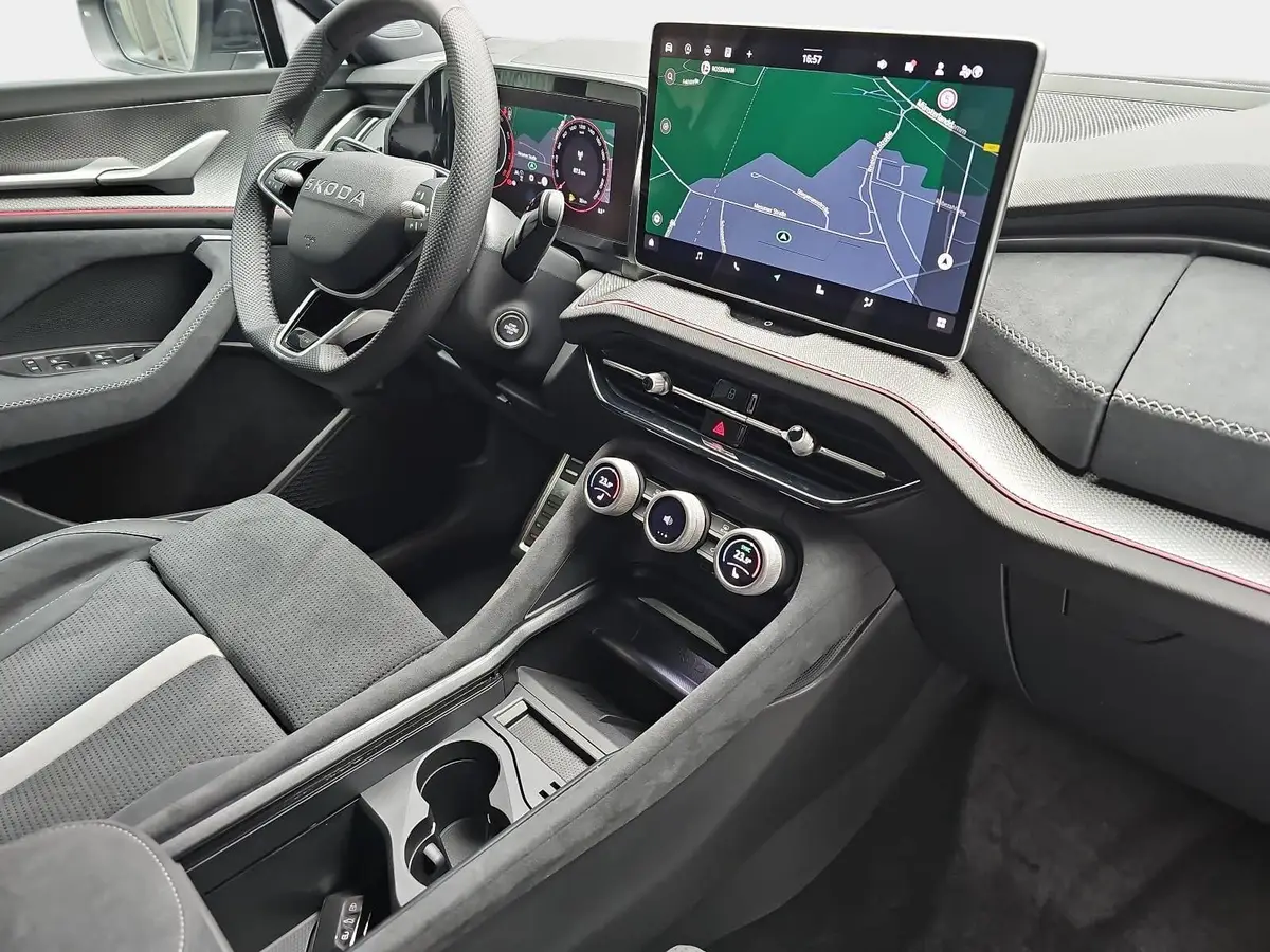 SKODA KODIAQ 1,5 DSG SPORTLINE NAVI LED ACC PANO WINTER KAMERA 