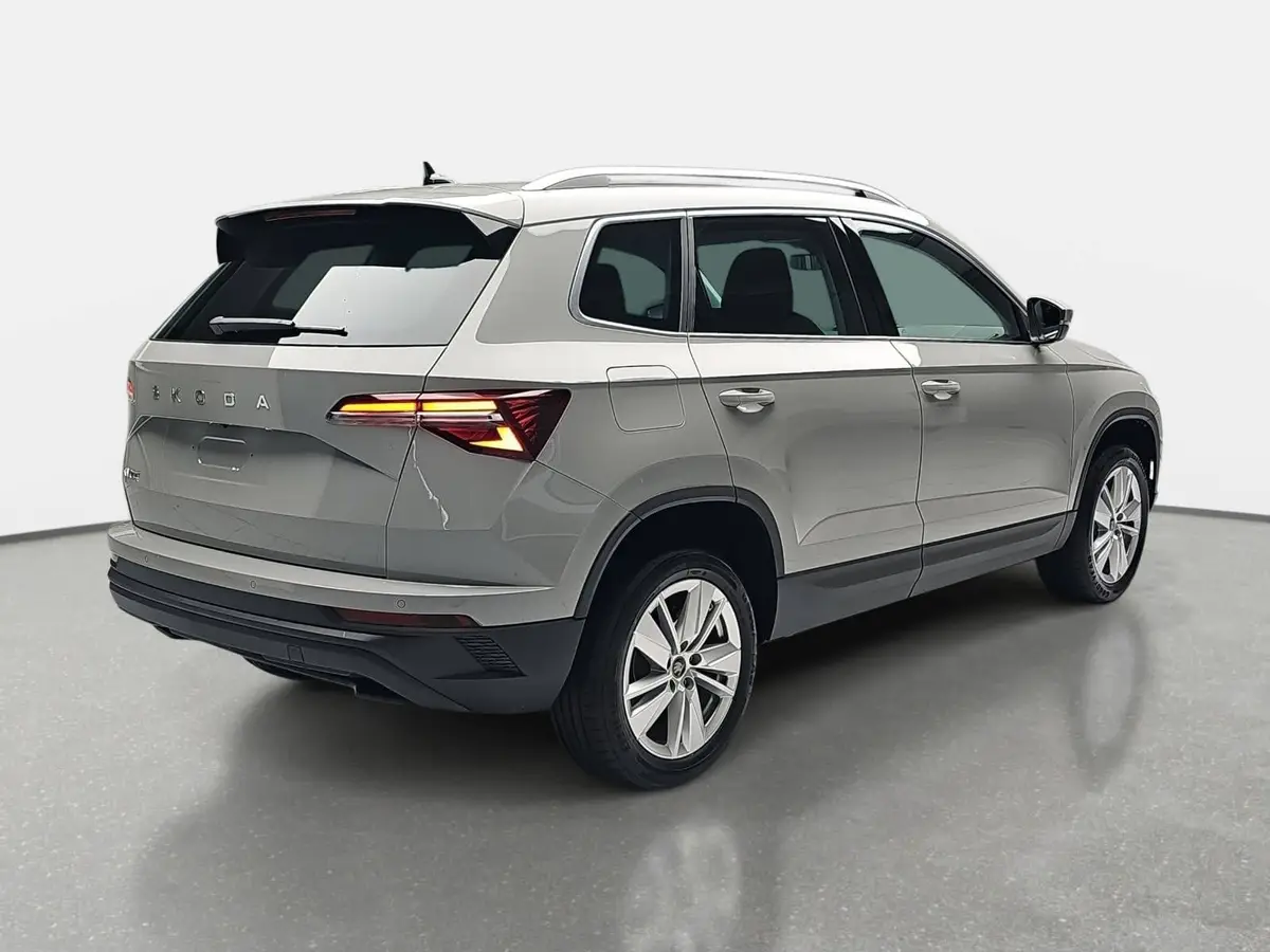 SKODA KAROQ 1.5 TSI DSG SELECTION LED ACC AHK