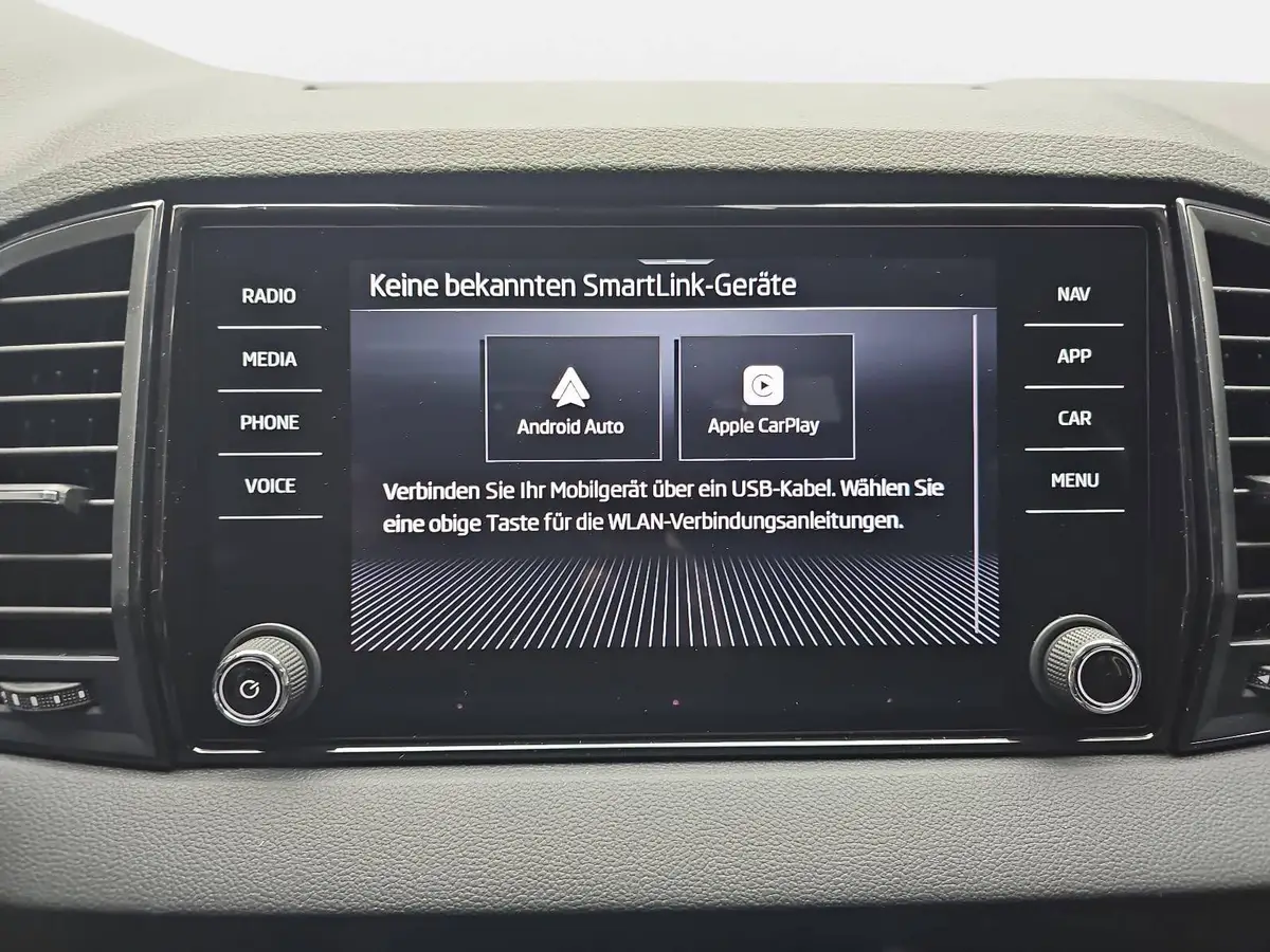 SKODA KAROQ 1.5 TSI DSG LED KAMERA PDC AHK LM