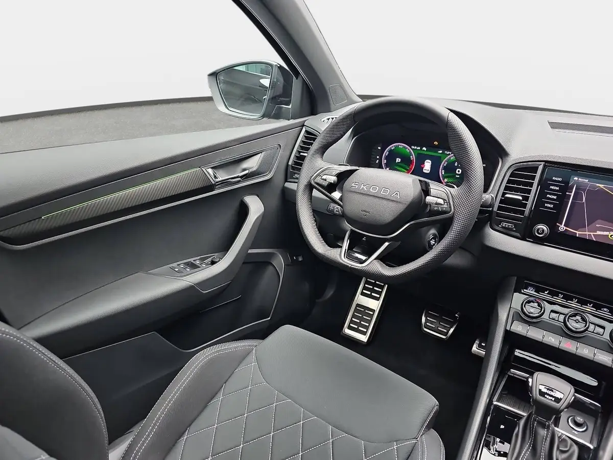 SKODA KAROQ 2.0 TSI DSG SPORTLINE 4X4 AHK PANO