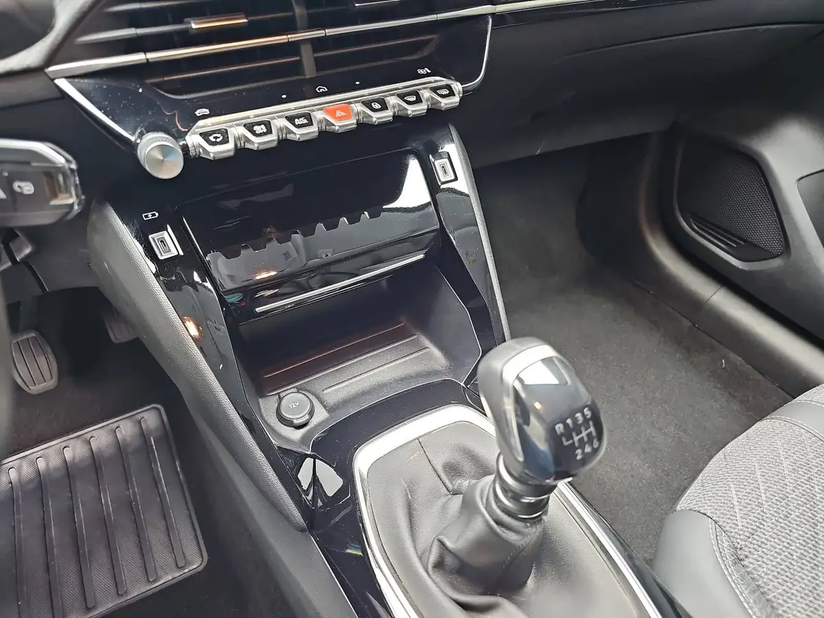 PEUGEOT 208 1.2 PURETECH 100 ALLURE LED DAB LM