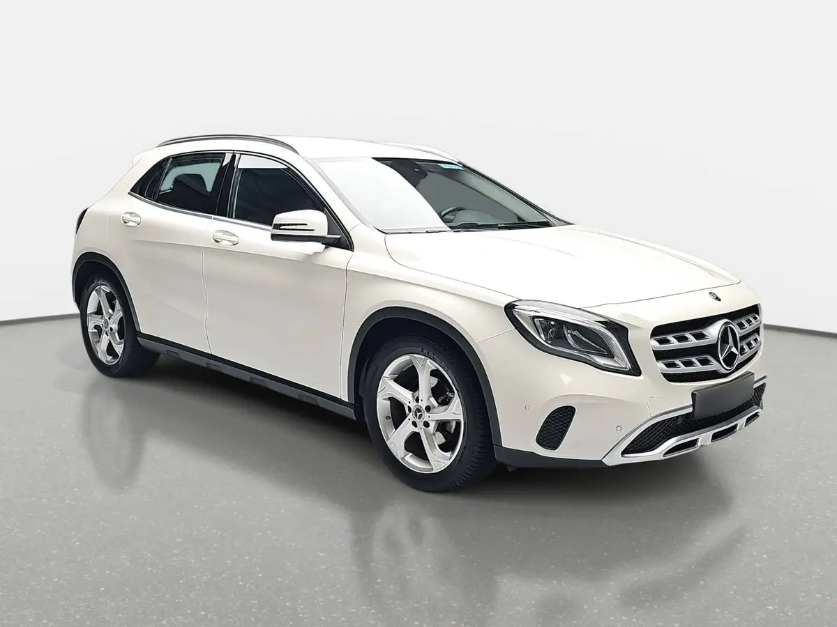 MERCEDES-BENZ GLA 180 DCT URBAN WINTER GRA AHK