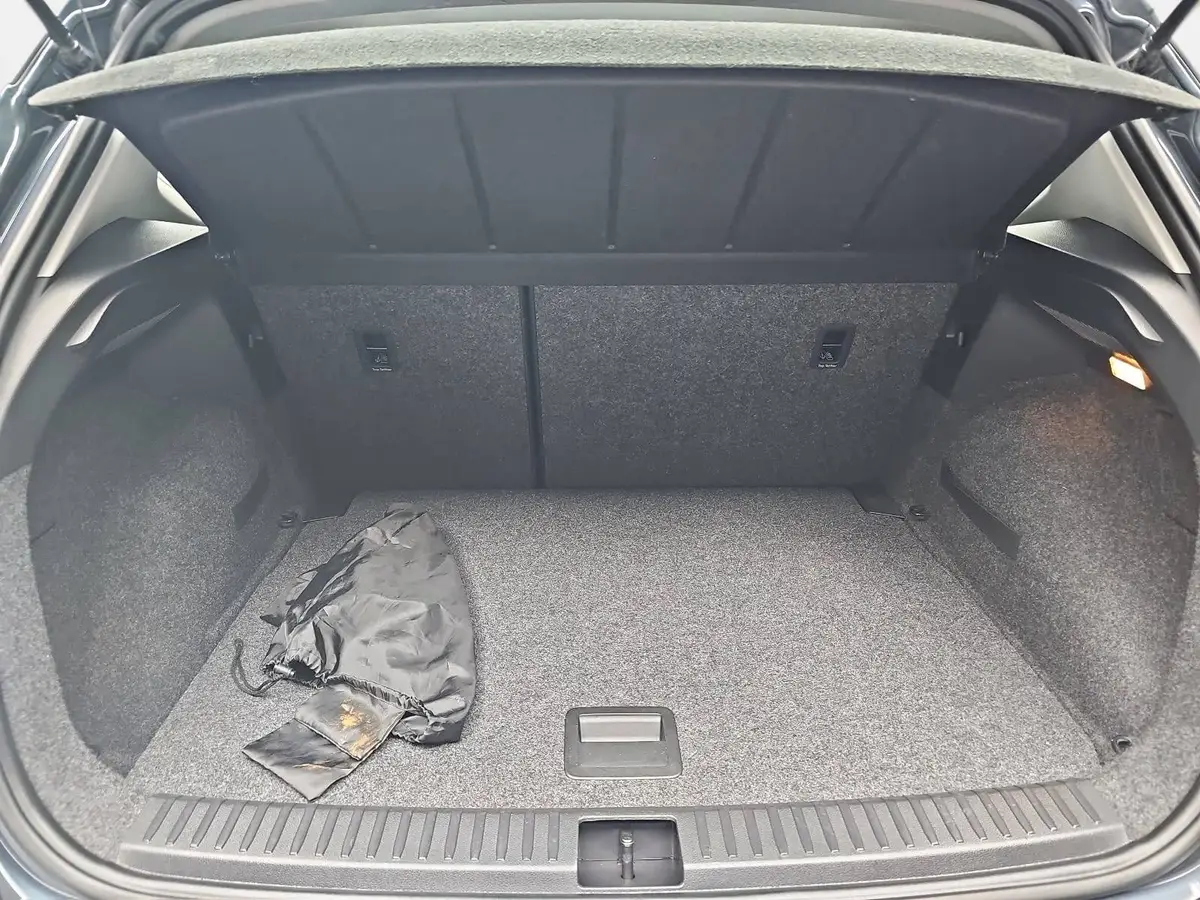SEAT ARONA 1.0 TSI Style GRA PDC AHK LM16