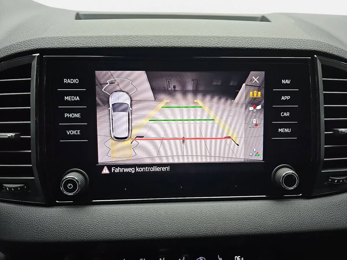 SKODA KAROQ 1.5 TSI DSG 130 JAHRE LED KLIMAAUTO WINTER SICHT K