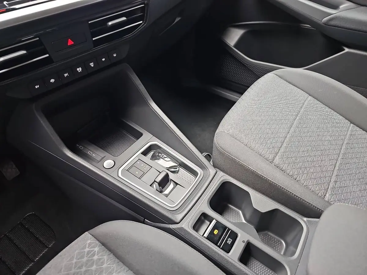 FORD TOURNEO CONNECT 1.5 EB AUTO. PHEV L2 GRAND TITANIUM NAVI LED KLIMA