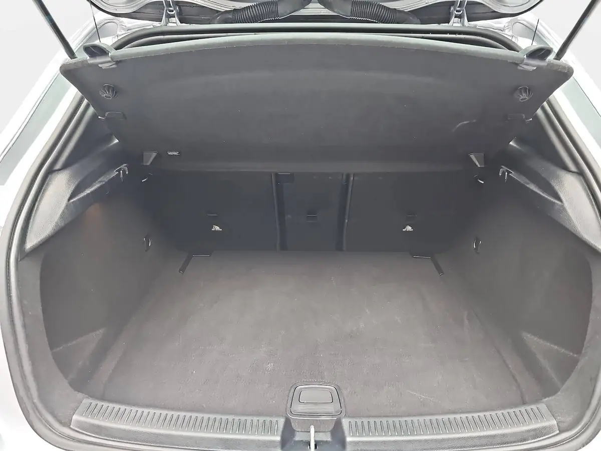 MERCEDES-BENZ A 180 DCT AMG LINE NAVI LED MBUX WINTER KAMERA LM18