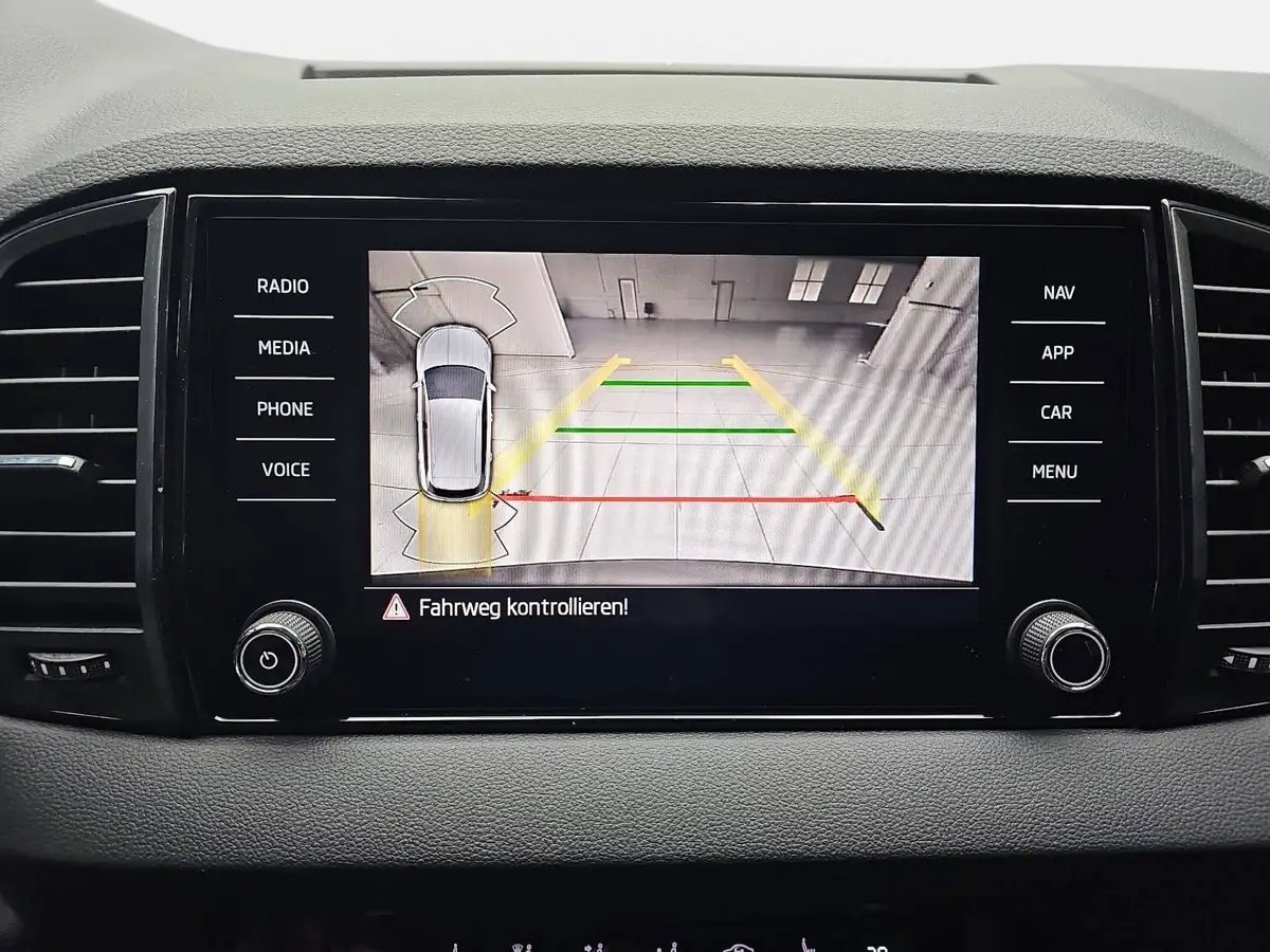 SKODA KAROQ 1.5 TSI DSG SELECTION LED ACC AHK