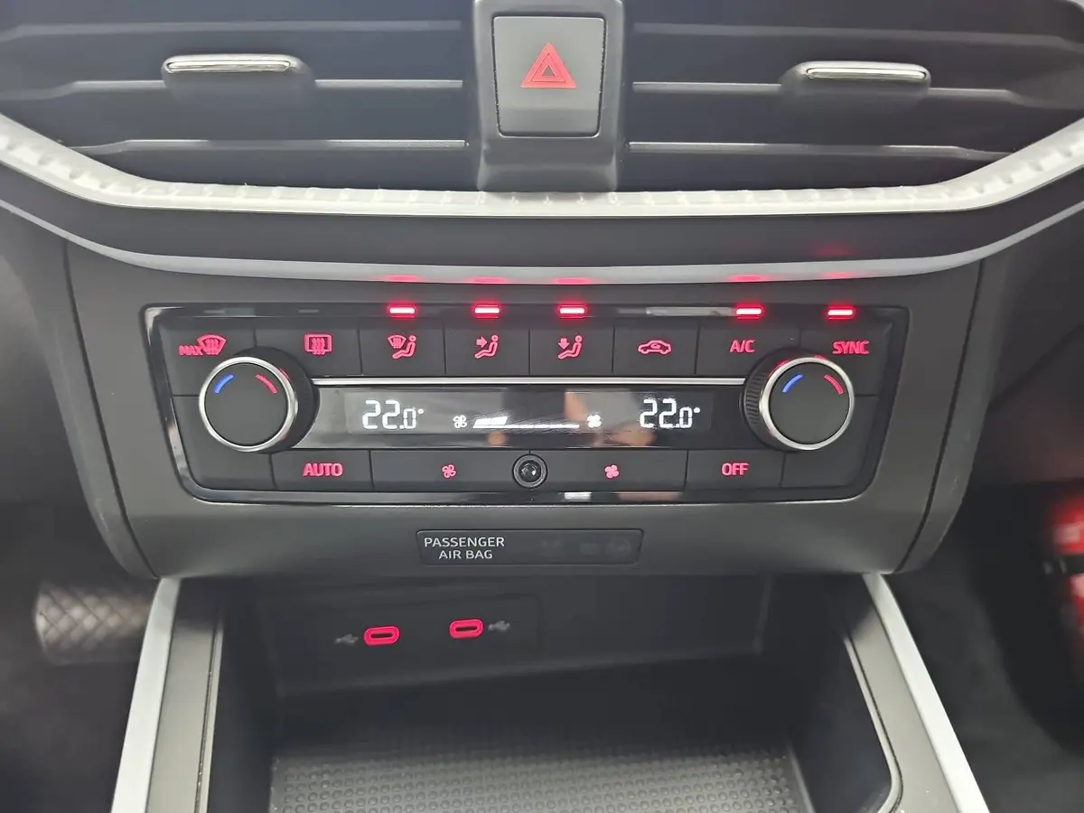 SEAT ARONA 1.0 TSI DSG STYLE NAVI LED PDC LM