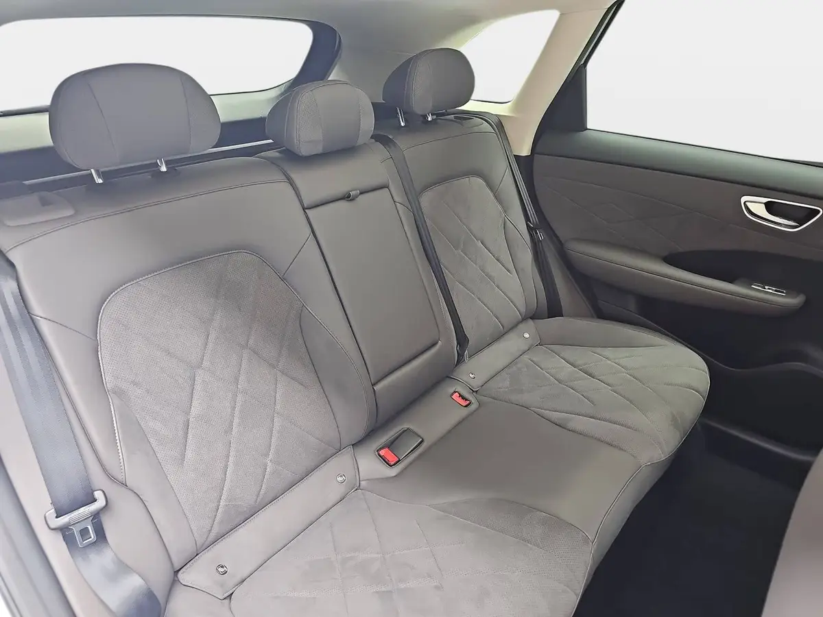 MG ANDERE EV 77 KWH LUXURY AWD PANORAMA LEDER 20-ZOLL