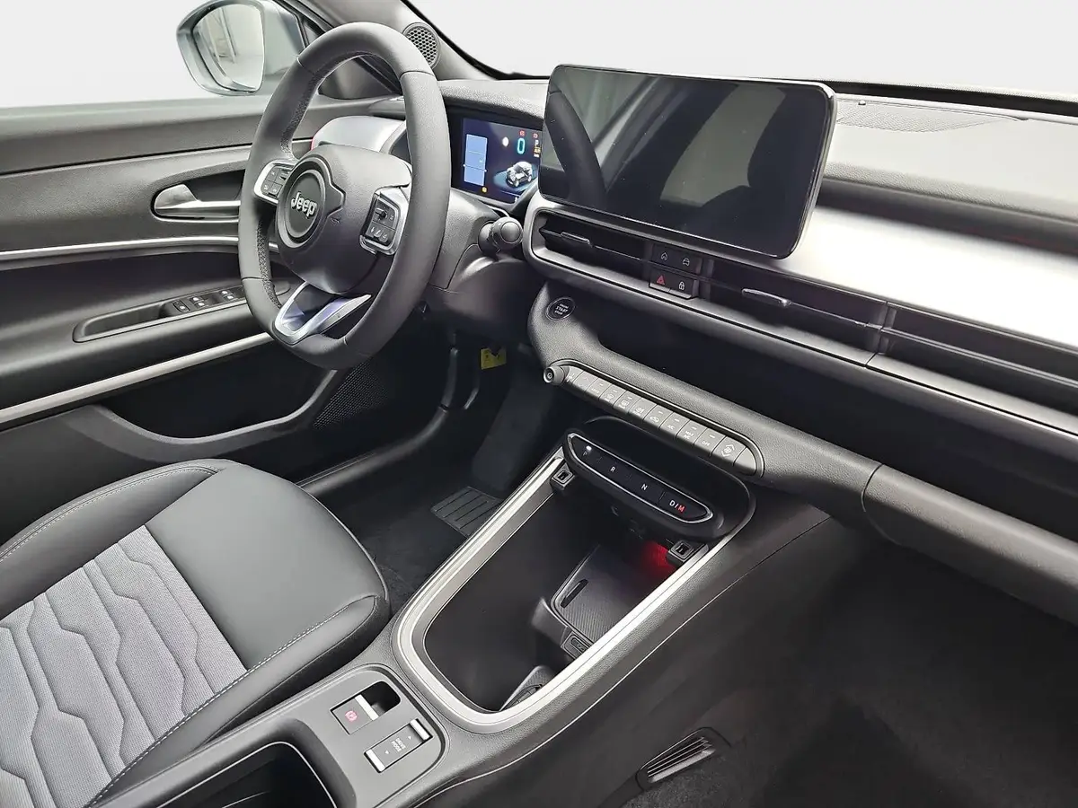 JEEP AVENGER 1.2 E-HYBRID T3 DCT 4XE OVERLAND MJ26 INFOTAINMENT & KOMFORTPAKET