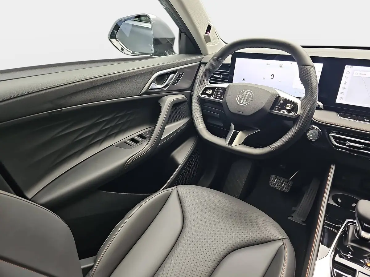 MG HS 1.5 HYBRID+ MY25.5 LUXURY LEDER 360-GRAD-KAMERA 19-ZOLL-LM