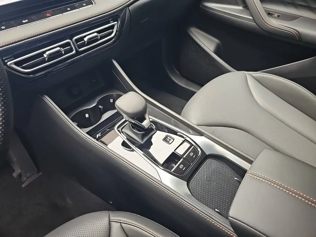 MG HS 1.5 HYBRID+ MY25.5 LUXURY LEDER 360-GRAD-KAMERA 19-ZOLL-LM