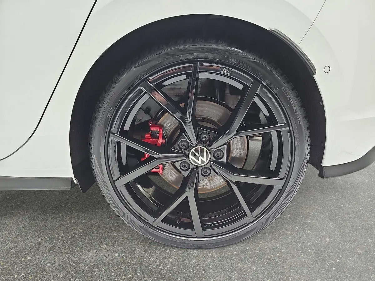 VW GOLF VIII 2.0 TSI DSG GTI NAVI LED HUD ACC DCC PANO BLA