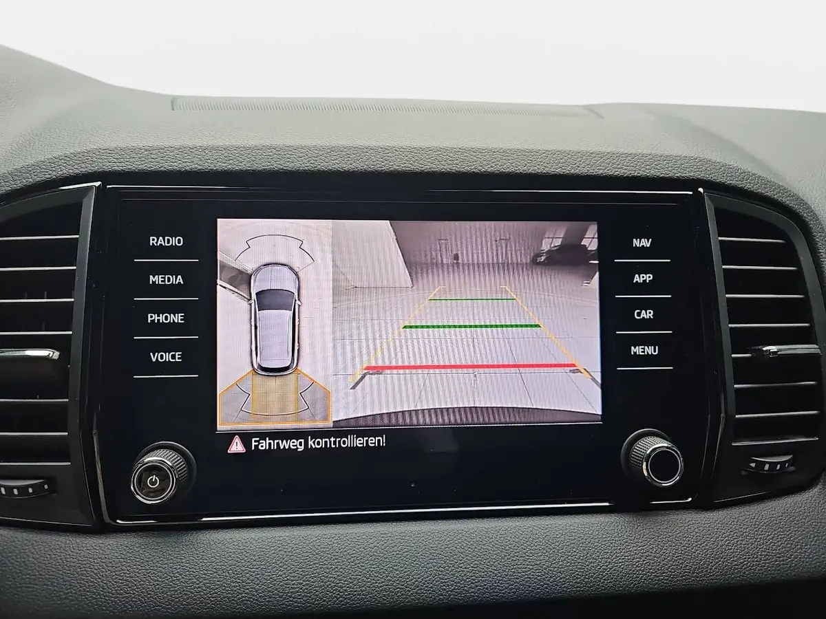 SKODA KAROQ 1.5 TSI DSG SPORTLINE NAVI LED-MATRIX PANO WINTER 