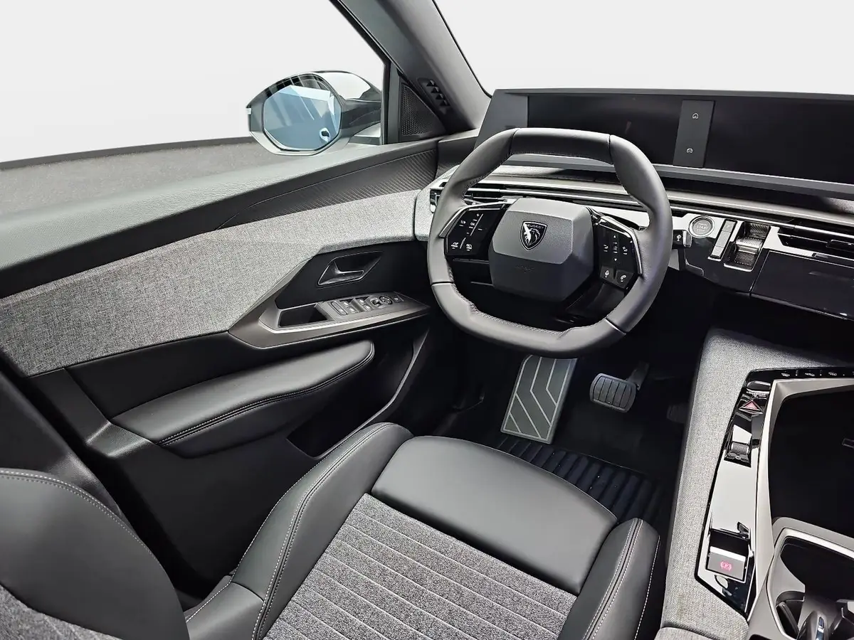 PEUGEOT 3008 1.2 HYBRID 145 E-DSC6 ALLURE LED DAB WINTER AHK LM