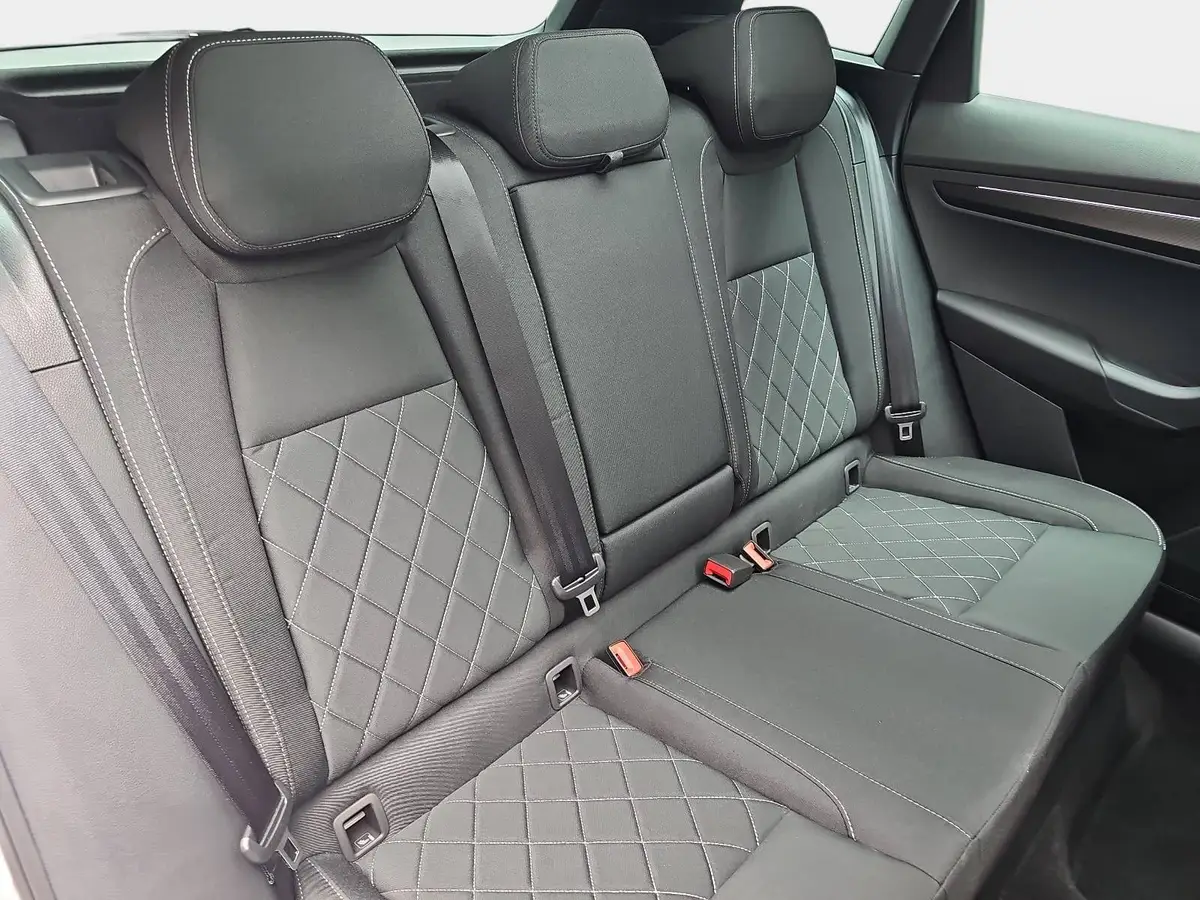 SKODA KAROQ 1.5 TSI DSG SPORTLINE NAVI LED-MATRIX PANO CANTON