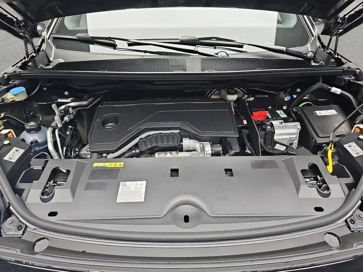 PEUGEOT 3008 1.2 HYBRID 145 E-DSC6 ALLURE LED WINTER AHK LM