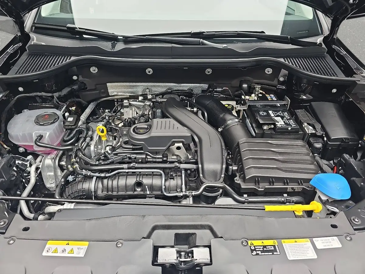 SKODA KAROQ 1.5 TSI DSG SELECTION GRA AHK WINTER