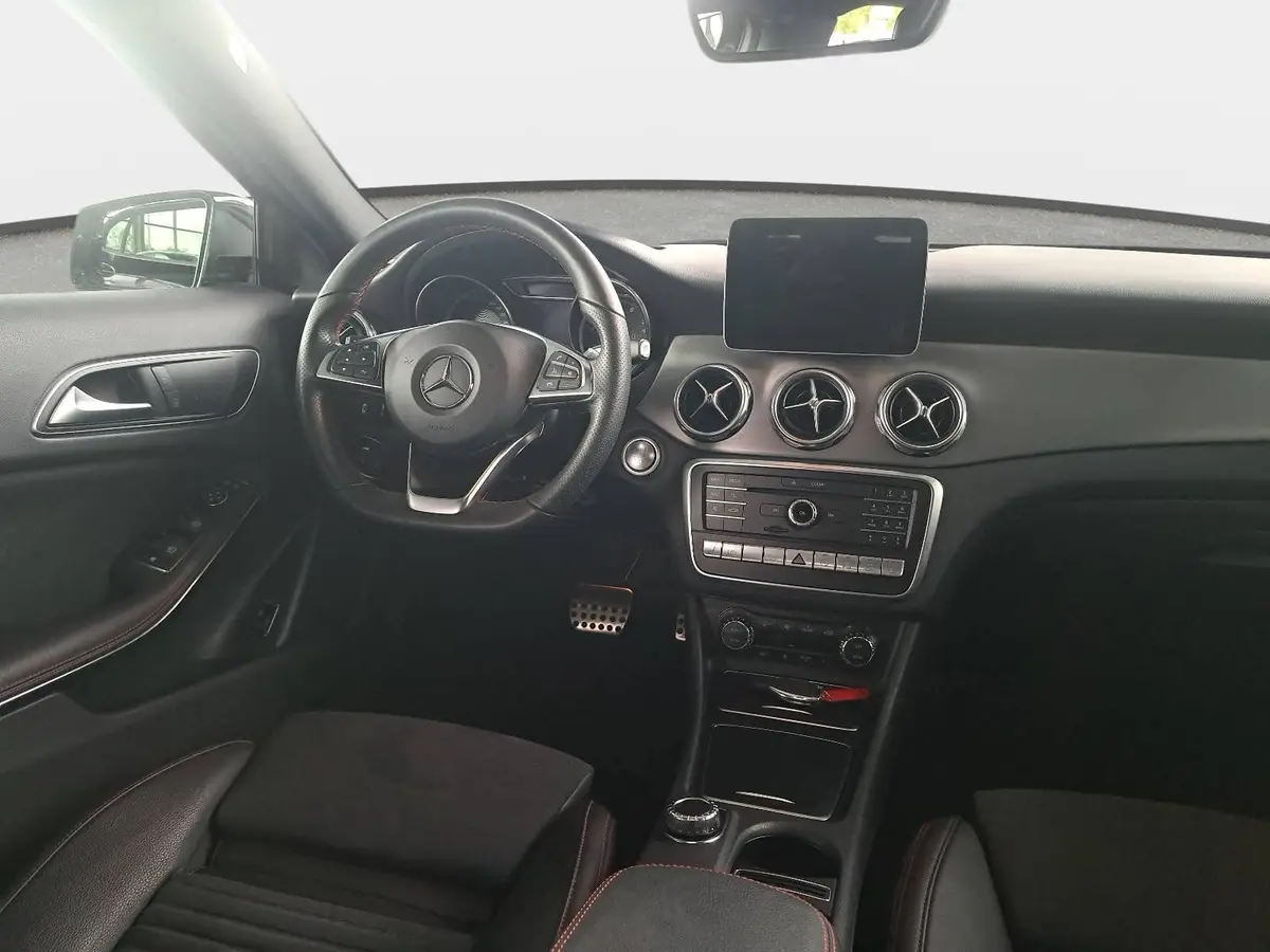MERCEDES-BENZ GLA 250 AUTO. AMG LINE 4MATIC NAVI