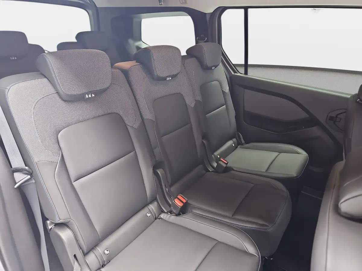 NISSAN TOWNSTAR KOMBI 1.3 DIG-T L2 2.3T AUTO. TEKNA 7-SITZER