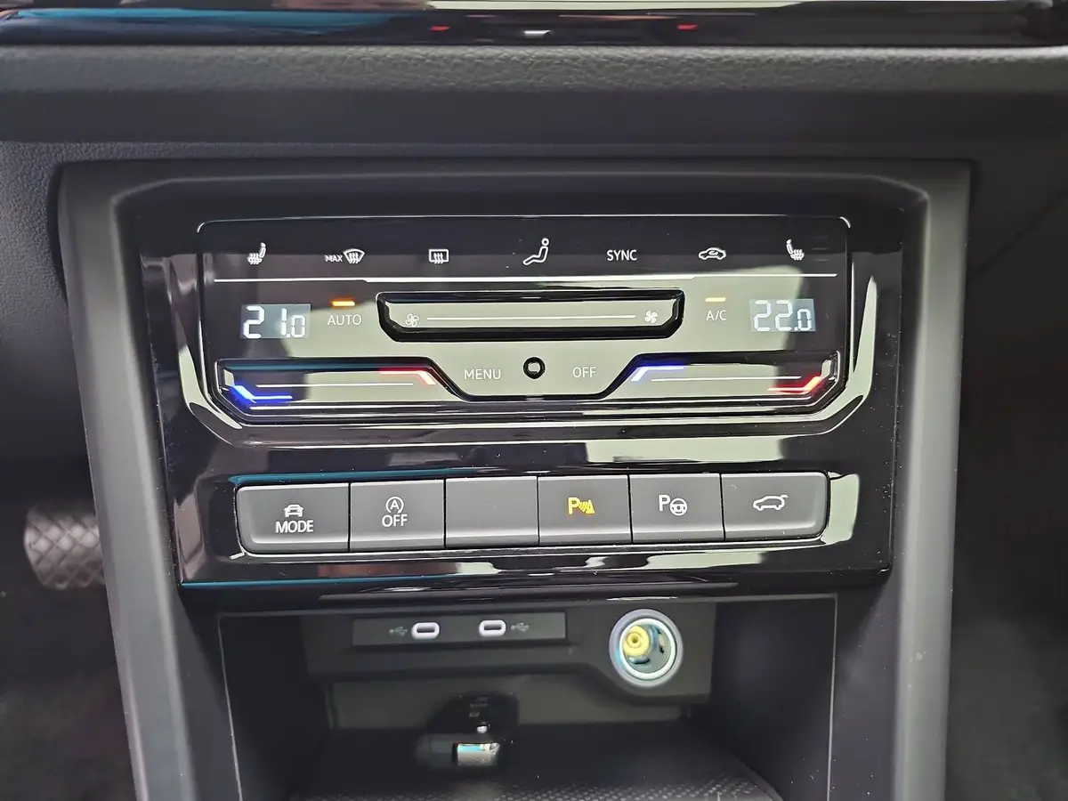 VW TOURAN 1.5 TSI DSG HIGHLINE R-LINE NAVI LED ACC PANO KAME