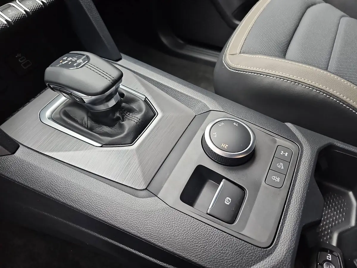 VW AMAROK 3.0 TDI AUTO. DOKA AVENTURA 4M NAVI LED EL.ROLLO