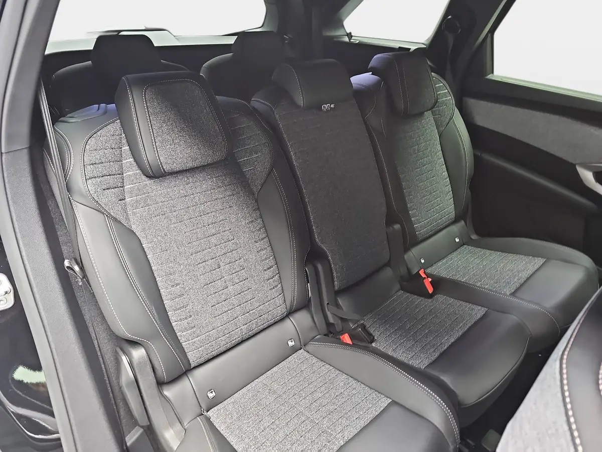 PEUGEOT 5008 1.2 HYBRID 145 E-DSC6 ALLURE KLIMA LED 7-S DAB 360