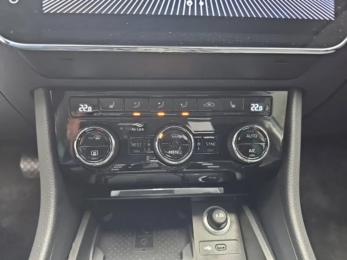 SKODA SUPERB COMBI 2.0 TDI DSG STYLE NAVI LED LM