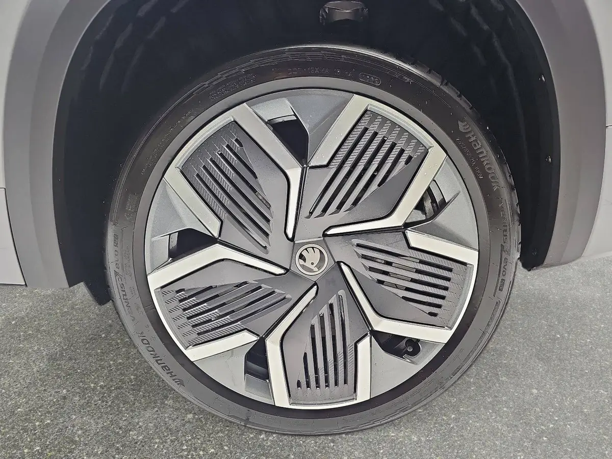 SKODA KODIAQ 1.5 TSI DSG IV PHEV SPORTLINE AHK PANO LM