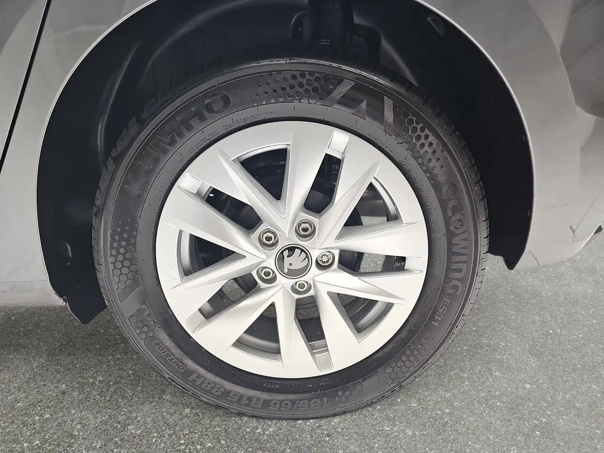SKODA FABIA 1.0 MPI SELECTION LED KAMERA