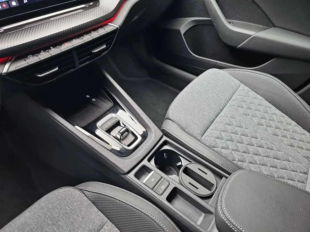SKODA OCTAVIA COMBI 2.0 TDI DSG SPORTLINE NAVI LED